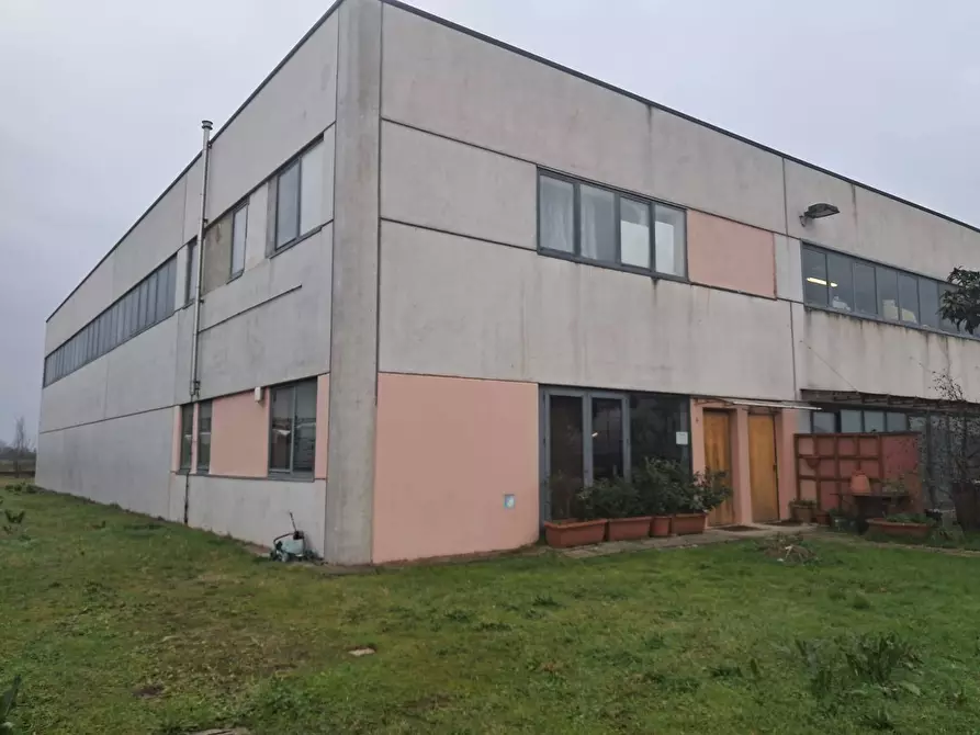 Immagine 1 di Locale commerciale in vendita  in VIA DEL PERSICO 8 a Portomaggiore