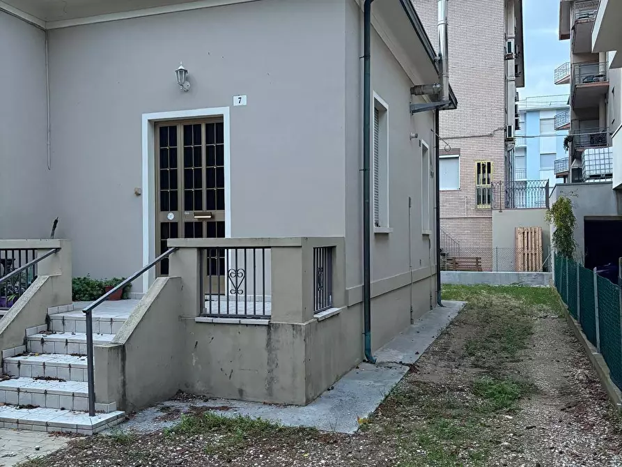 Immagine 2 di Villa in vendita  in VIALE PESCARA 7 a Rimini