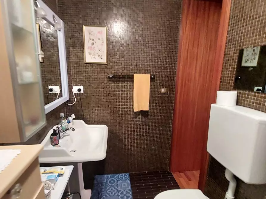 Immagine 8 di Appartamento in vendita  in VIA MARSILI a Bologna