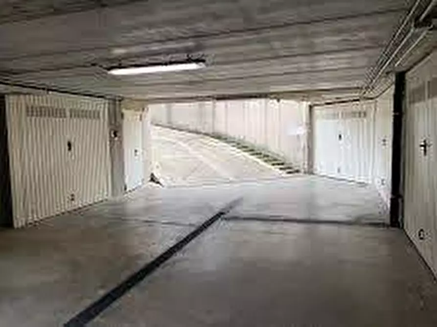 Immagine 4 di Box auto in vendita  in Via Valle D'aosta a Bologna