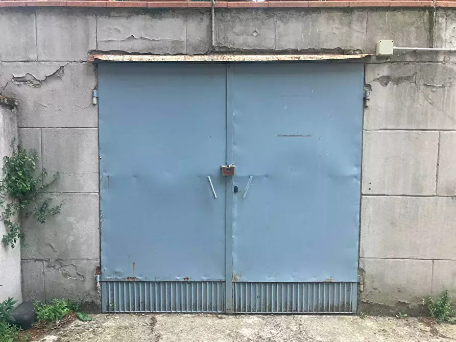 Immagine 4 di Box auto in vendita  in Via San Donato a Bologna