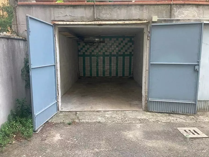 Immagine 3 di Box auto in vendita  in Via San Donato a Bologna