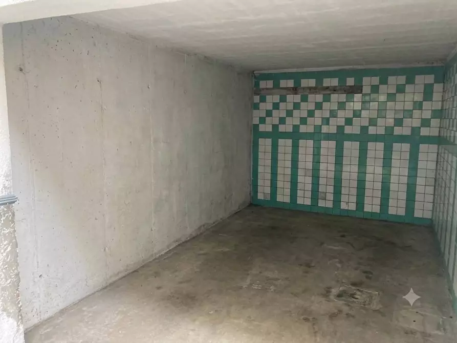 Immagine 1 di Box auto in vendita  in Via San Donato a Bologna