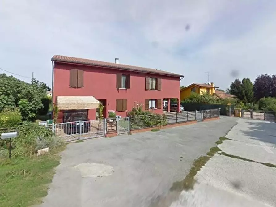 Immagine 2 di Appartamento in vendita  in VIA VAL ROSATO 10 a Ferrara