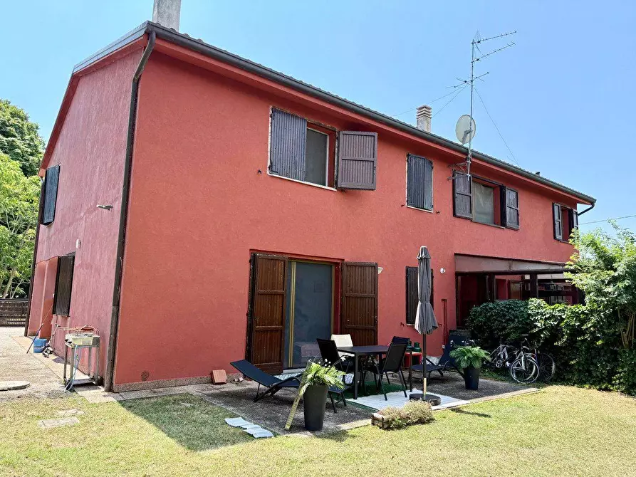 Immagine 5 di Appartamento in vendita  in VIA VAL ROSATO 10 a Ferrara