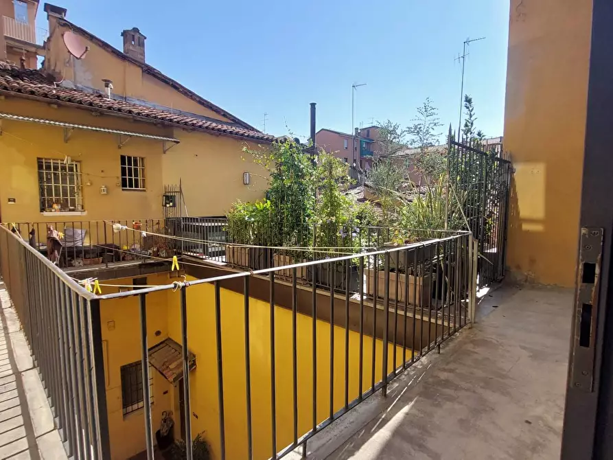 Immagine 1 di Appartamento in vendita  in Via Del Borgo Di San Pietro a Bologna