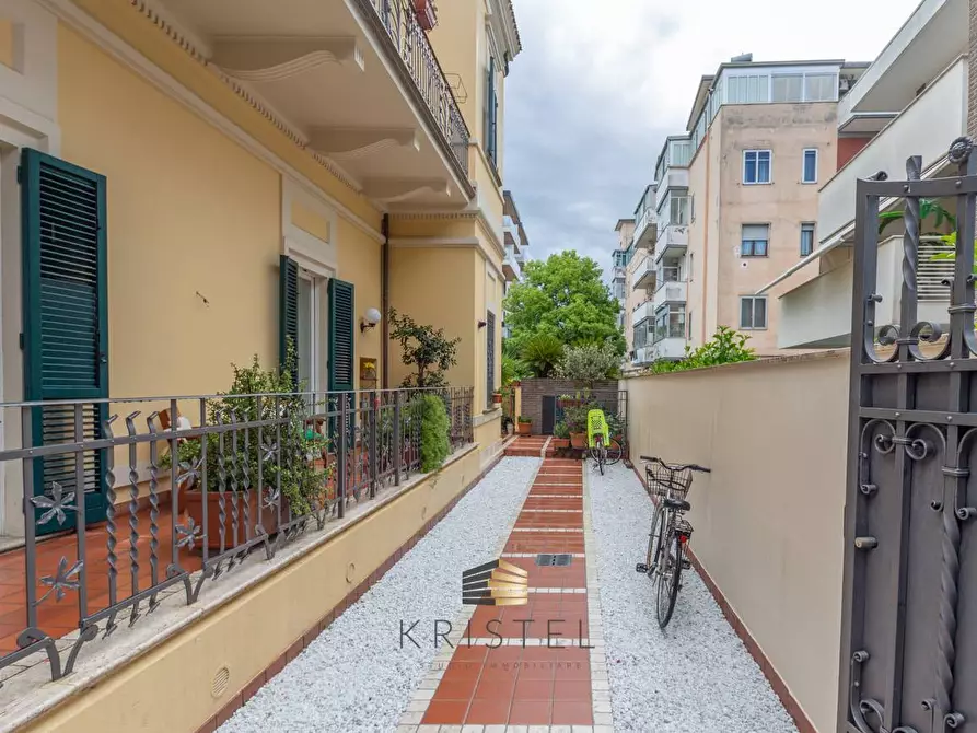 Immagine 38 di Villa in vendita  in VIA  MANZONI a Pescara