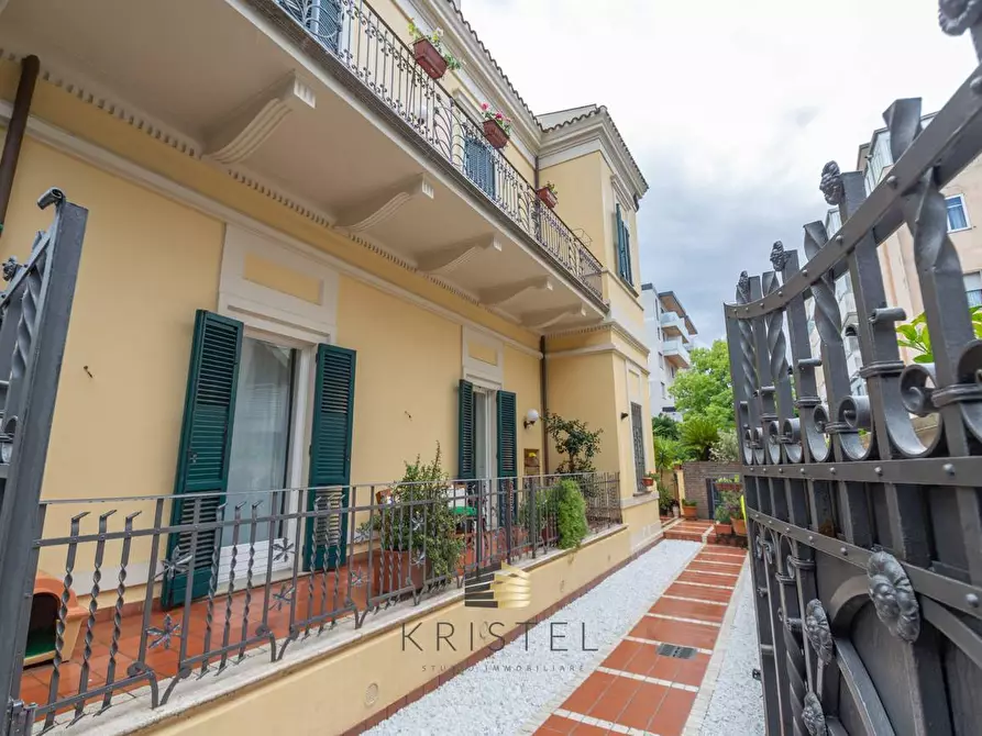 Immagine 39 di Villa in vendita  in VIA  MANZONI a Pescara