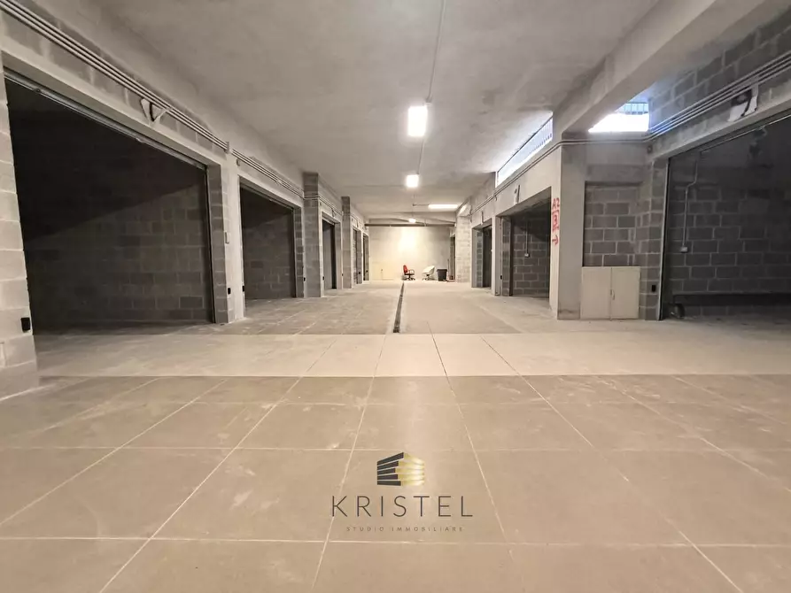 Immagine 3 di Box auto in vendita  in VIALE GUGLIELMO MARCONI 120 a Pescara