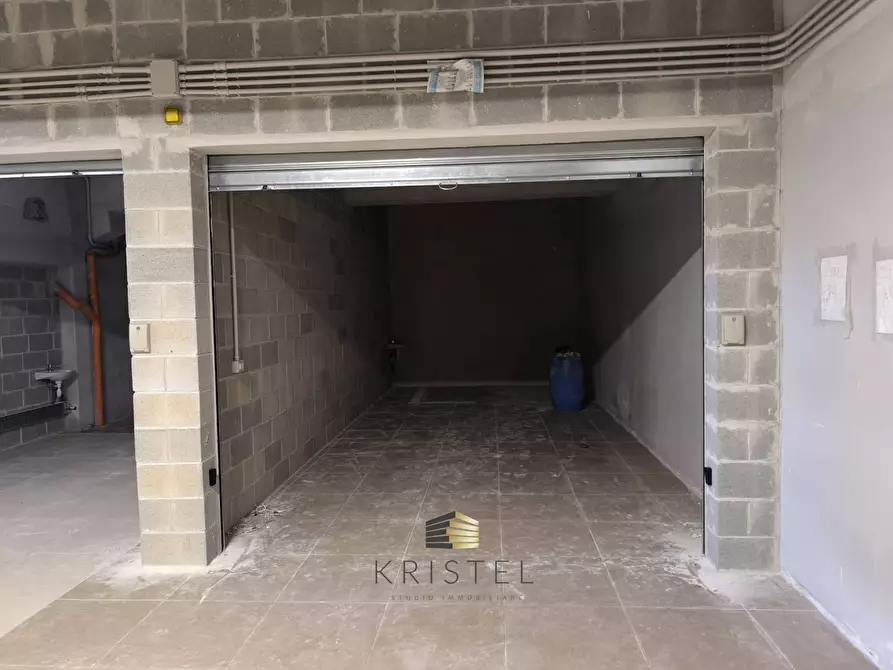 Immagine 5 di Box auto in vendita  in VIALE GUGLIELMO MARCONI 120 a Pescara