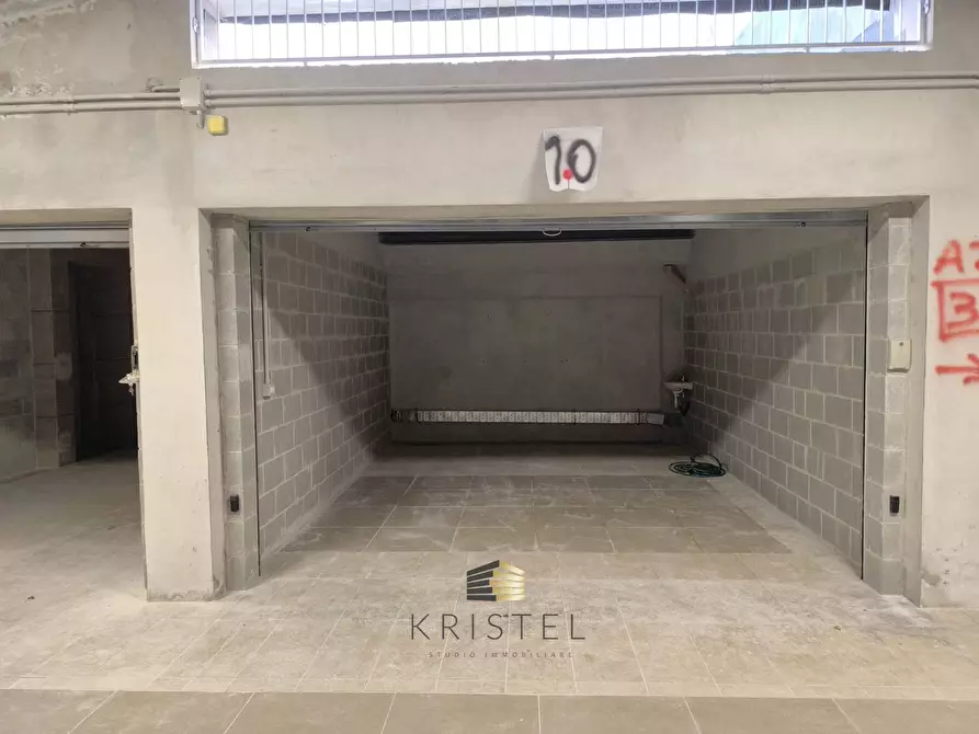 Immagine 6 di Box auto in vendita  in VIALE GUGLIELMO MARCONI 120 a Pescara