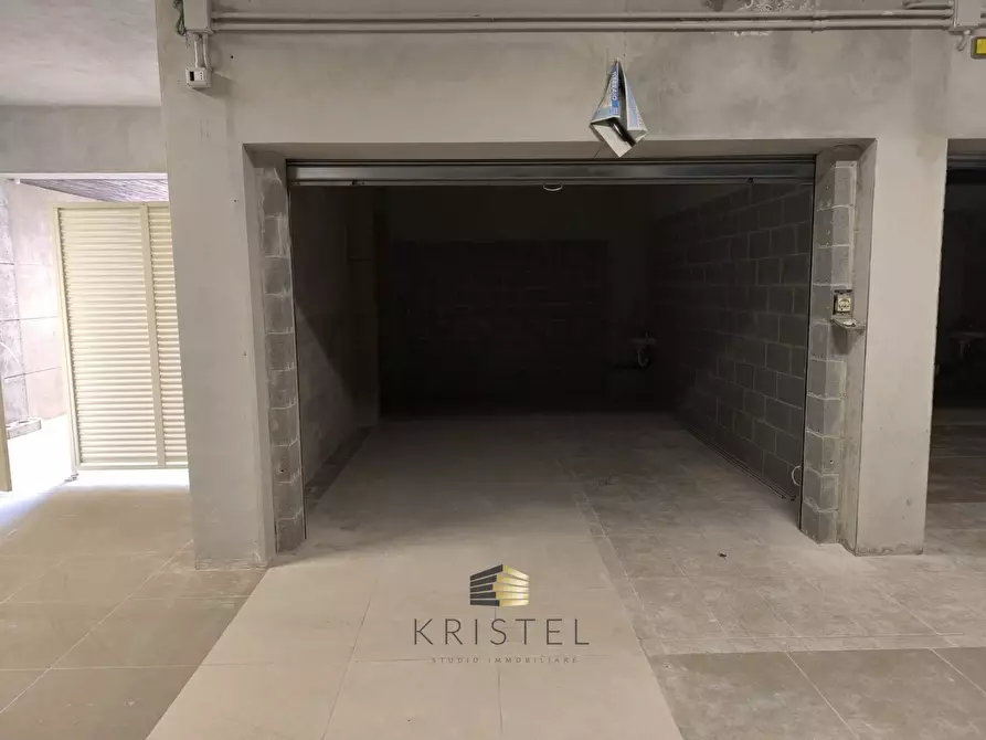 Immagine 7 di Box auto in vendita  in VIALE GUGLIELMO MARCONI 120 a Pescara