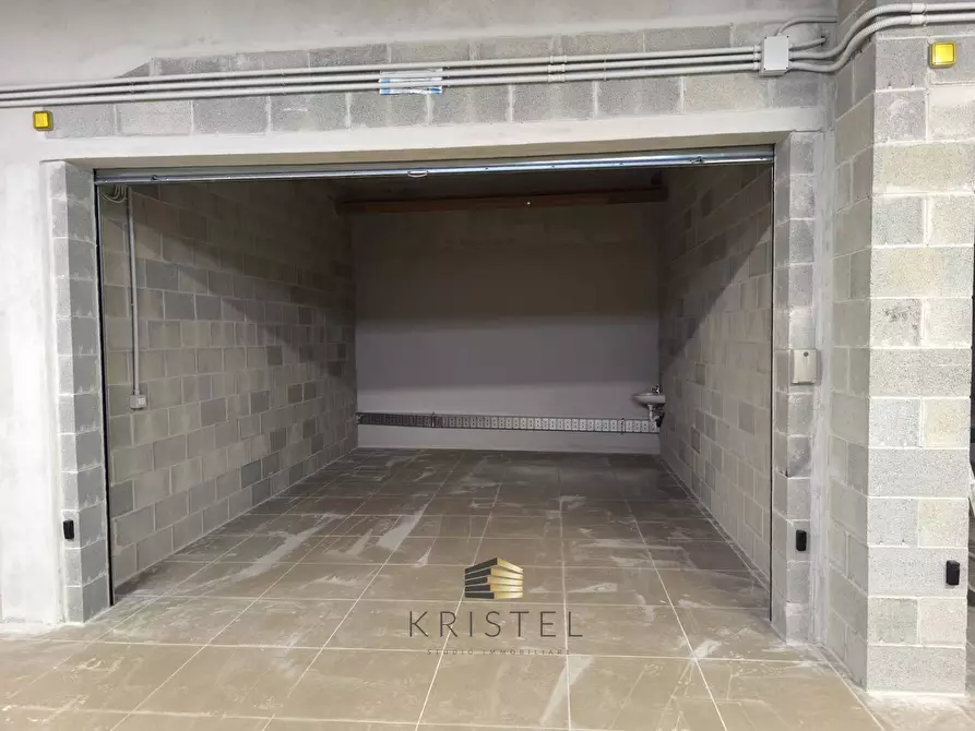 Immagine 9 di Box auto in vendita  in VIALE GUGLIELMO MARCONI 120 a Pescara