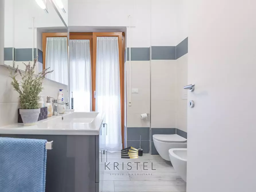 Immagine 16 di Appartamento in vendita  in VIA DEI PELIGNI 19 a Pescara