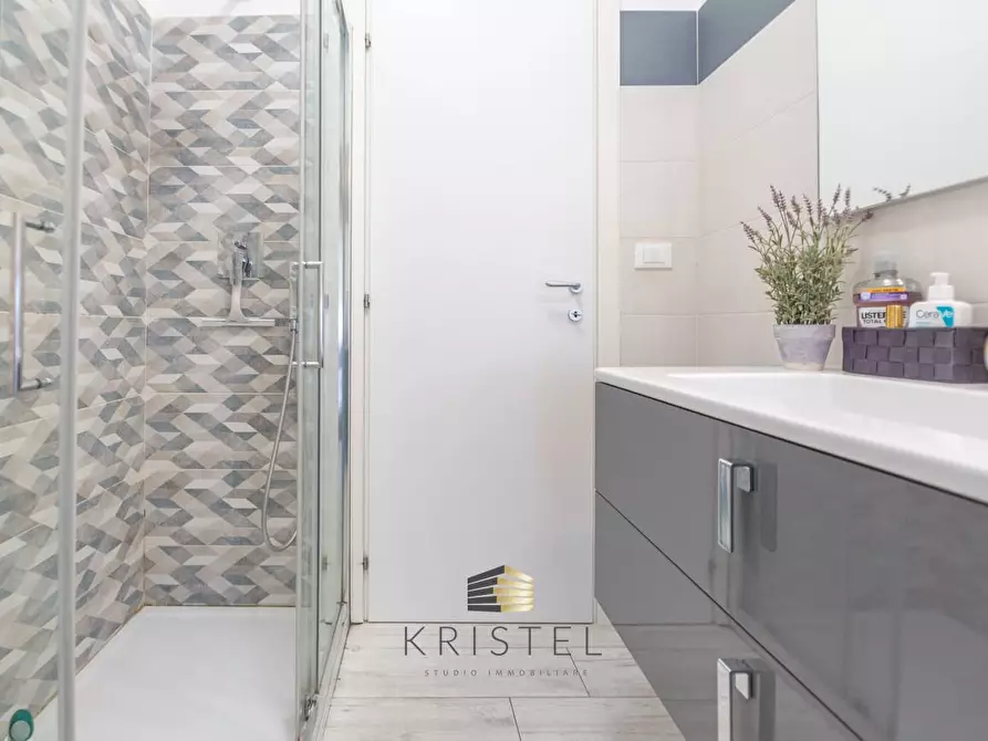 Immagine 17 di Appartamento in vendita  in VIA DEI PELIGNI 19 a Pescara