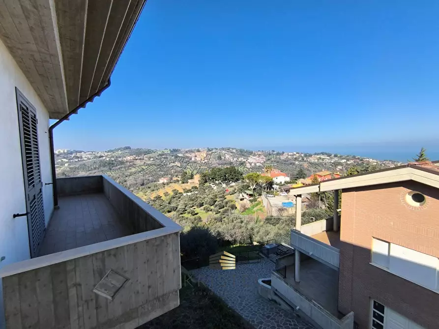 Immagine 2 di Casa semindipendente in vendita  in Strada Vicinale San Michele 31 a Pescara