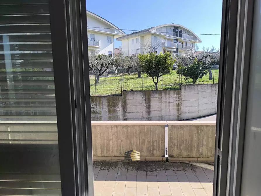 Immagine 10 di Casa semindipendente in vendita  in Strada Vicinale San Michele 31 a Pescara