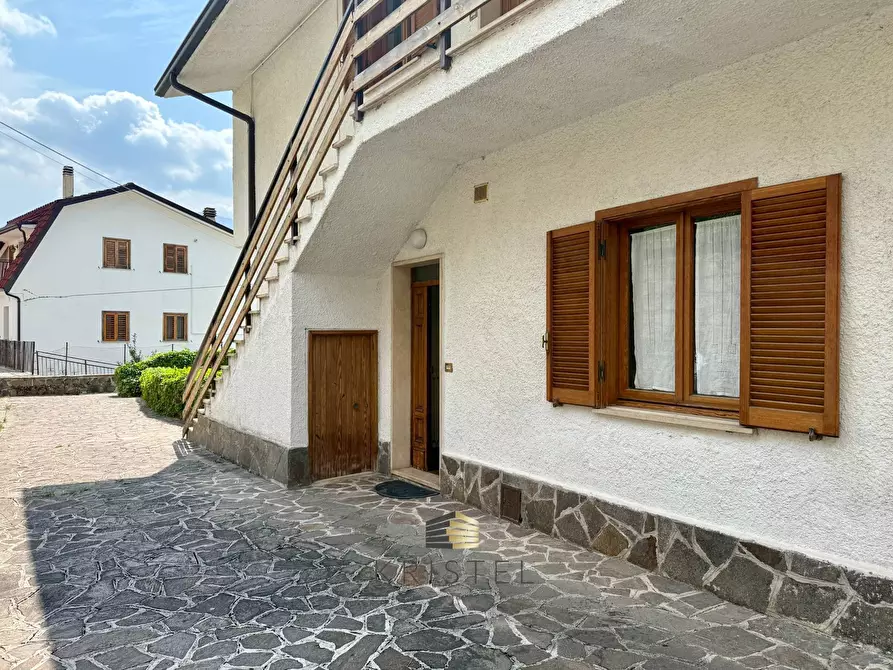 Immagine 3 di Appartamento in vendita  in VIALE SULMONA 2 a Alfedena