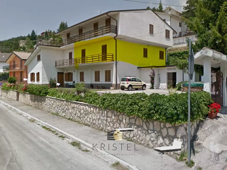 Immagine 2 di Appartamento in vendita  in VIALE SULMONA 2 a Alfedena