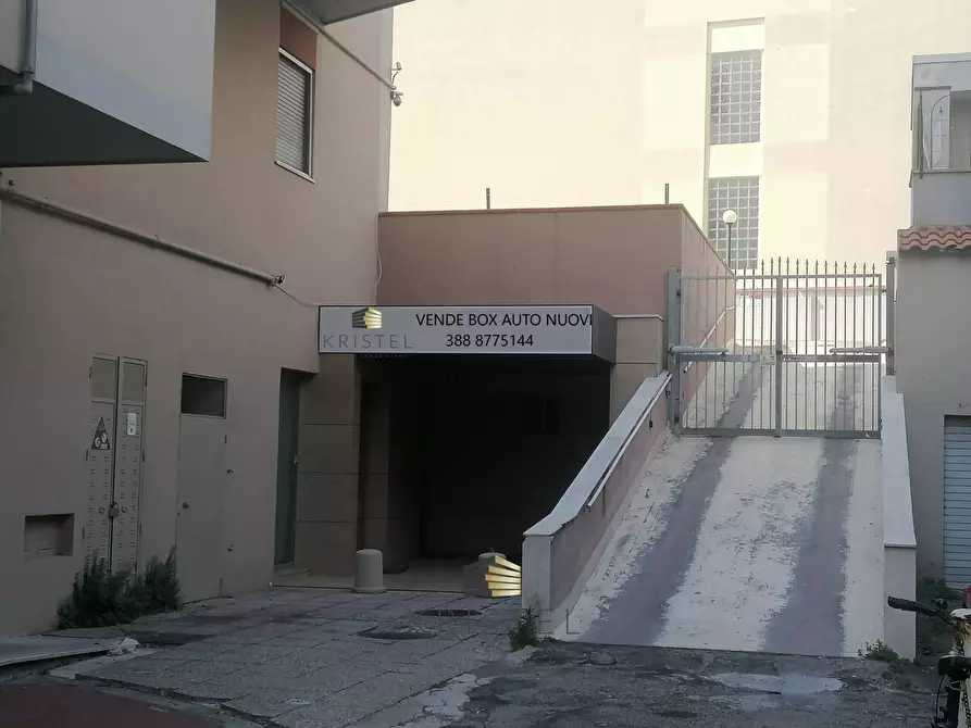 Immagine 2 di Box auto in vendita  in VIA GUGLIELMO MARCONI 120 a Pescara