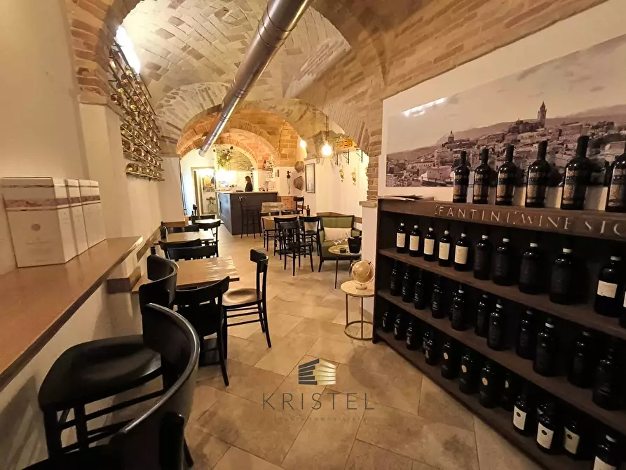 Immagine 2 di Locale commerciale in vendita  in VIA PORTA PESCARA 25 a Chieti