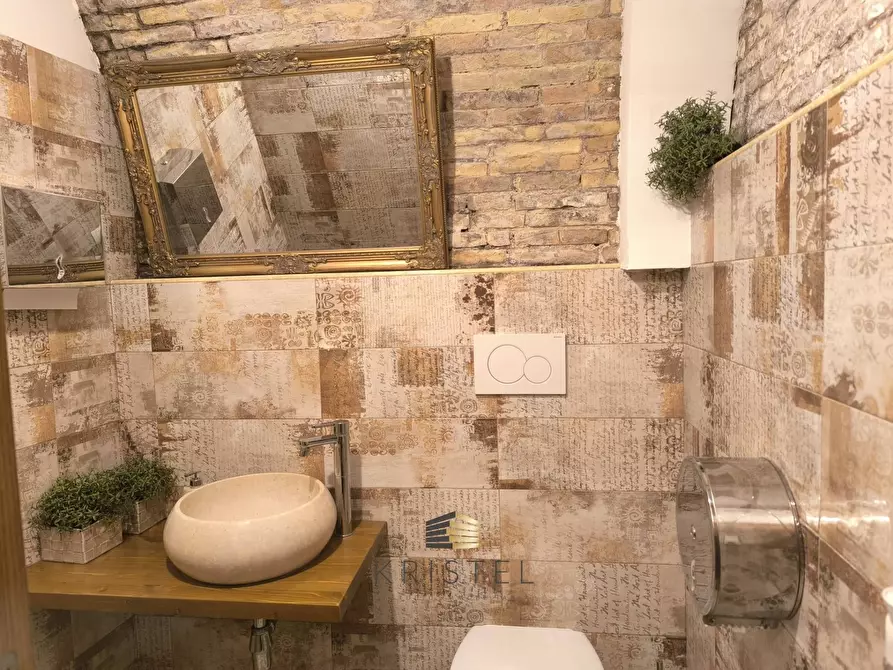 Immagine 7 di Locale commerciale in vendita  in VIA PORTA PESCARA 25 a Chieti