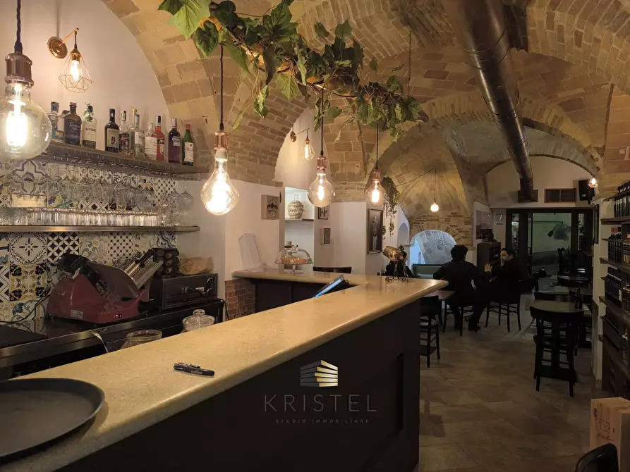 Immagine 11 di Locale commerciale in vendita  in VIA PORTA PESCARA 25 a Chieti