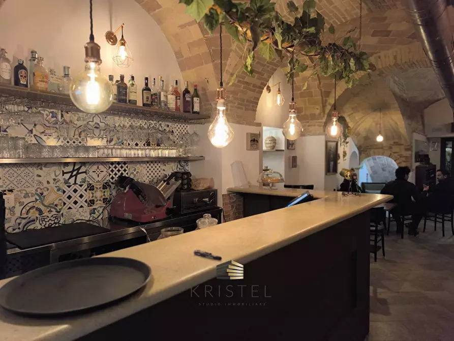 Immagine 12 di Locale commerciale in vendita  in VIA PORTA PESCARA 25 a Chieti