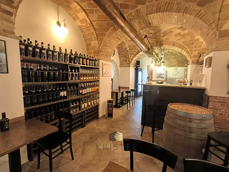 Immagine 19 di Locale commerciale in vendita  in VIA PORTA PESCARA 25 a Chieti