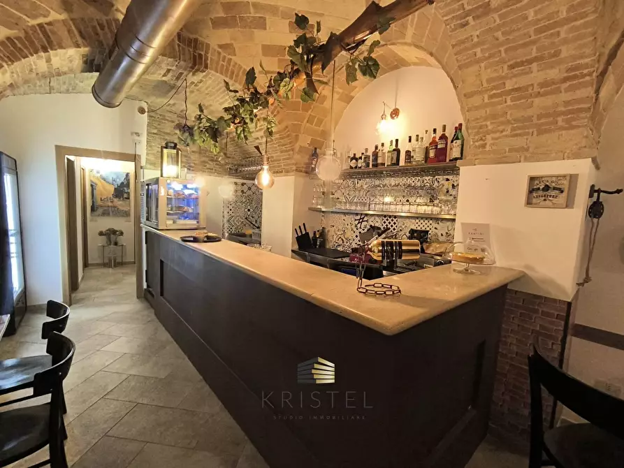 Immagine 21 di Locale commerciale in vendita  in VIA PORTA PESCARA 25 a Chieti