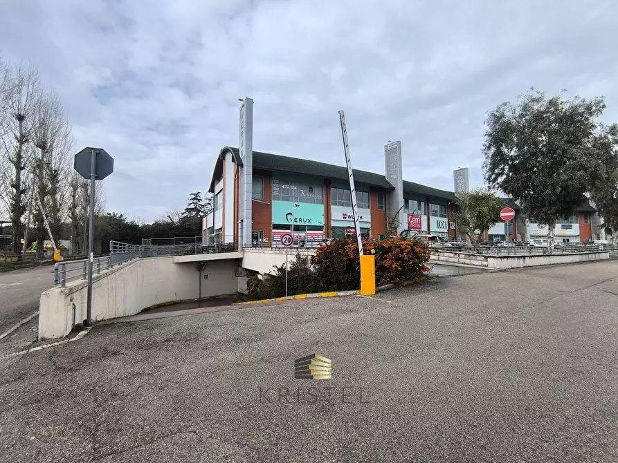 Immagine 21 di Attività commerciale in affitto  in VIALE EUROPA 128 a Brittoli
