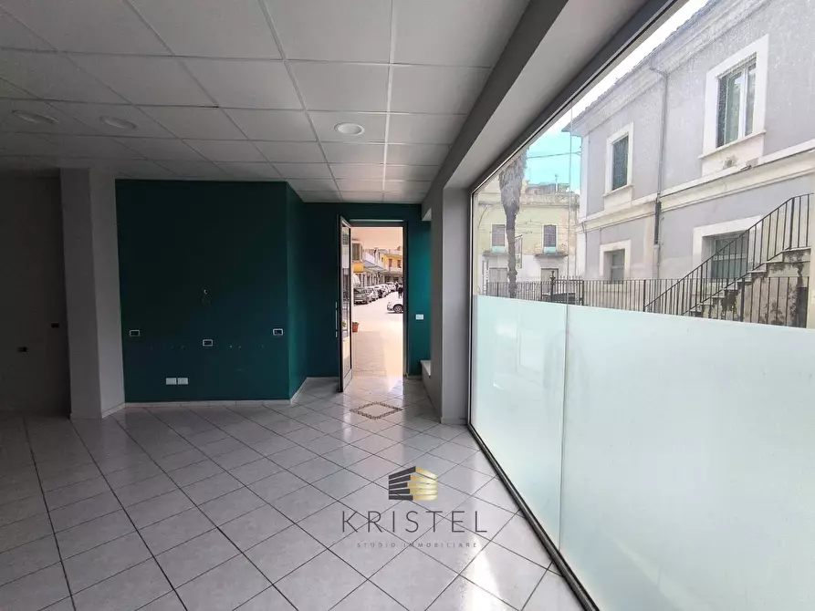 Immagine 3 di Locale commerciale in vendita  in VIALE BENEDETTO CROCE 93 a Chieti