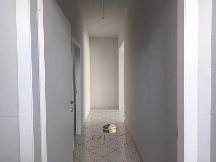 Immagine 13 di Locale commerciale in vendita  in VIALE BENEDETTO CROCE 93 a Chieti