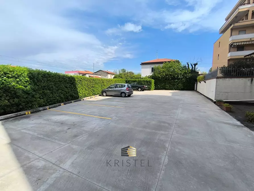 Immagine 20 di Locale commerciale in vendita  in VIALE BENEDETTO CROCE 93 a Chieti