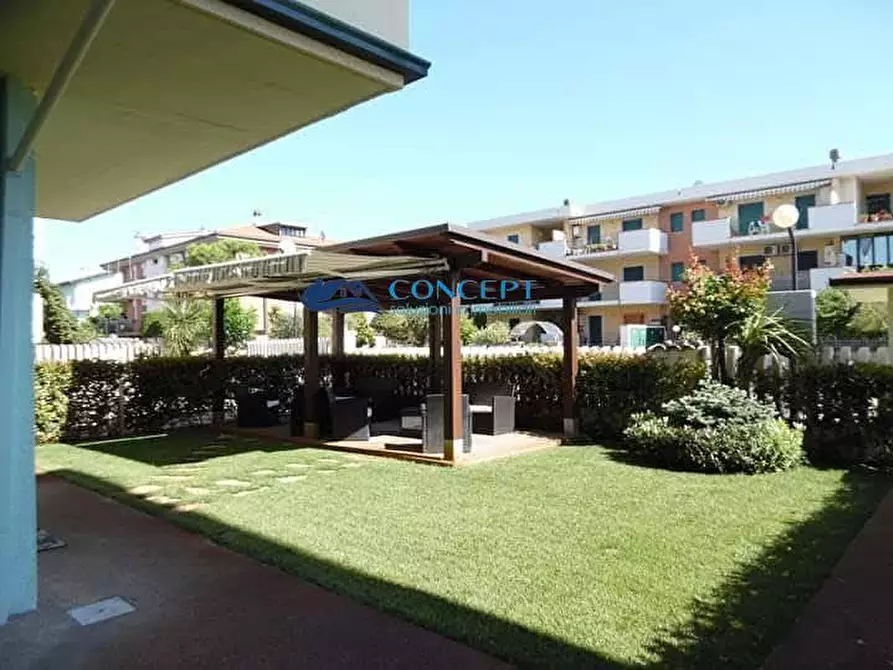 Immagine 12 di Villa in vendita  in via Capri snc a Martinsicuro