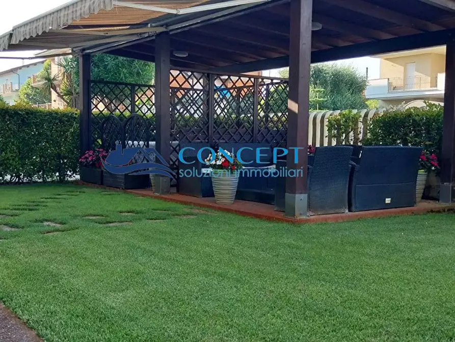 Immagine 15 di Villa in vendita  in via Capri snc a Martinsicuro