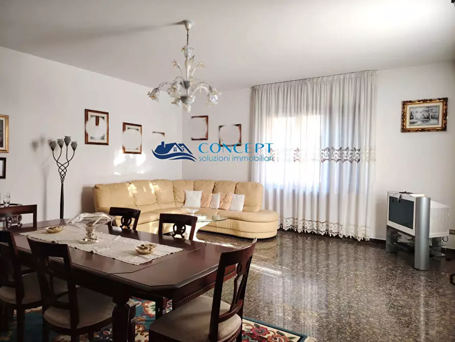 Immagine 5 di Villa in vendita  in via U. Foscolo a Corropoli