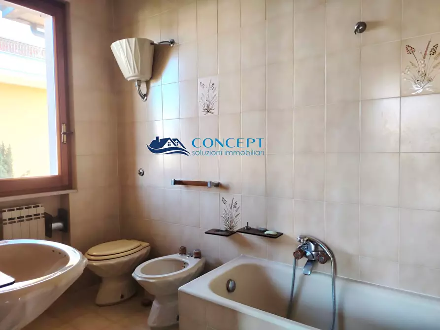 Immagine 10 di Villa in vendita  in via U. Foscolo a Corropoli