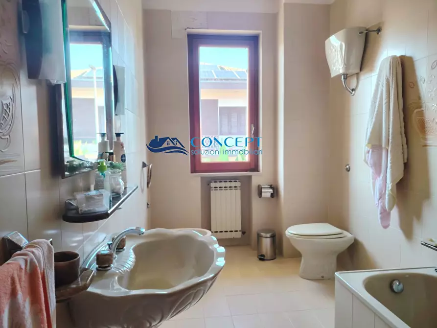 Immagine 15 di Villa in vendita  in via U. Foscolo a Corropoli