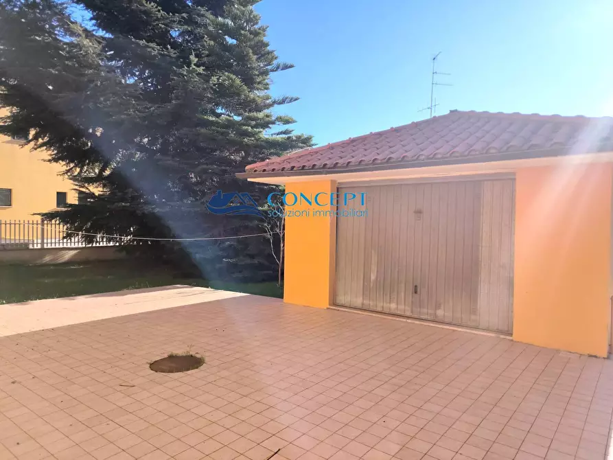 Immagine 24 di Villa in vendita  in via U. Foscolo a Corropoli