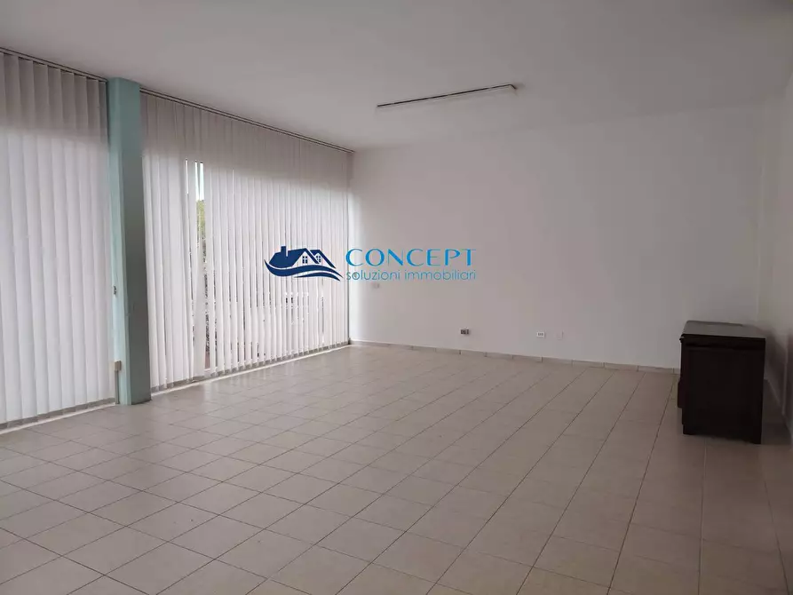 Immagine 3 di Locale commerciale in vendita  in via E. De Filippo snc a Martinsicuro