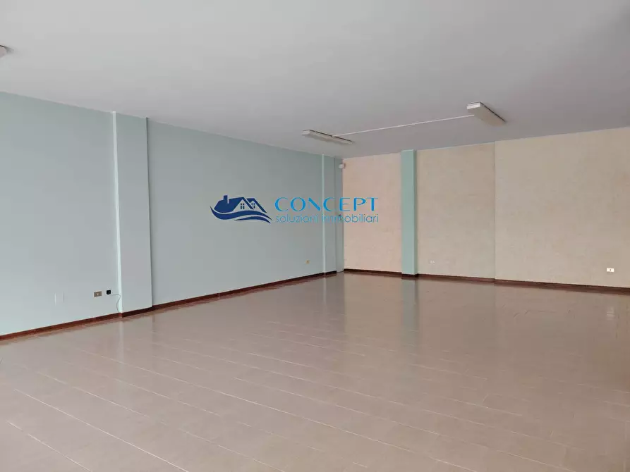 Immagine 2 di Locale commerciale in vendita  in via E. de Filippo snc a Martinsicuro