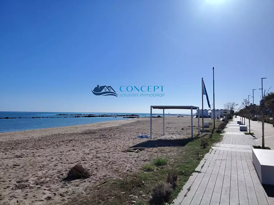 Immagine 8 di Appartamento in vendita  in via Rodi snc a Martinsicuro