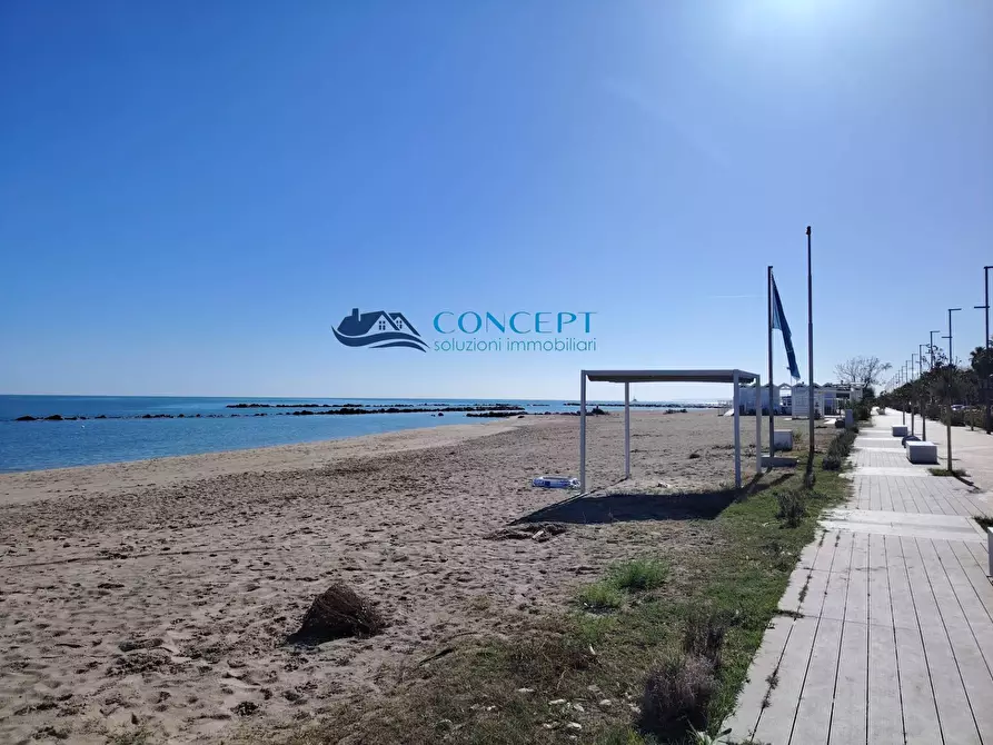 Immagine 10 di Appartamento in vendita  in via Rodi snc a Martinsicuro