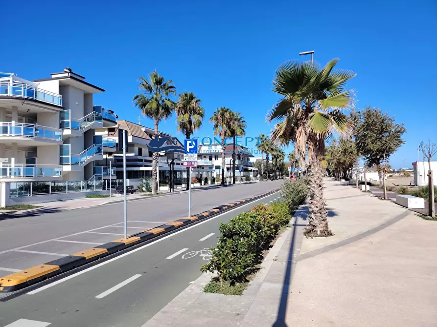 Immagine 11 di Appartamento in vendita  in via Rodi snc a Martinsicuro