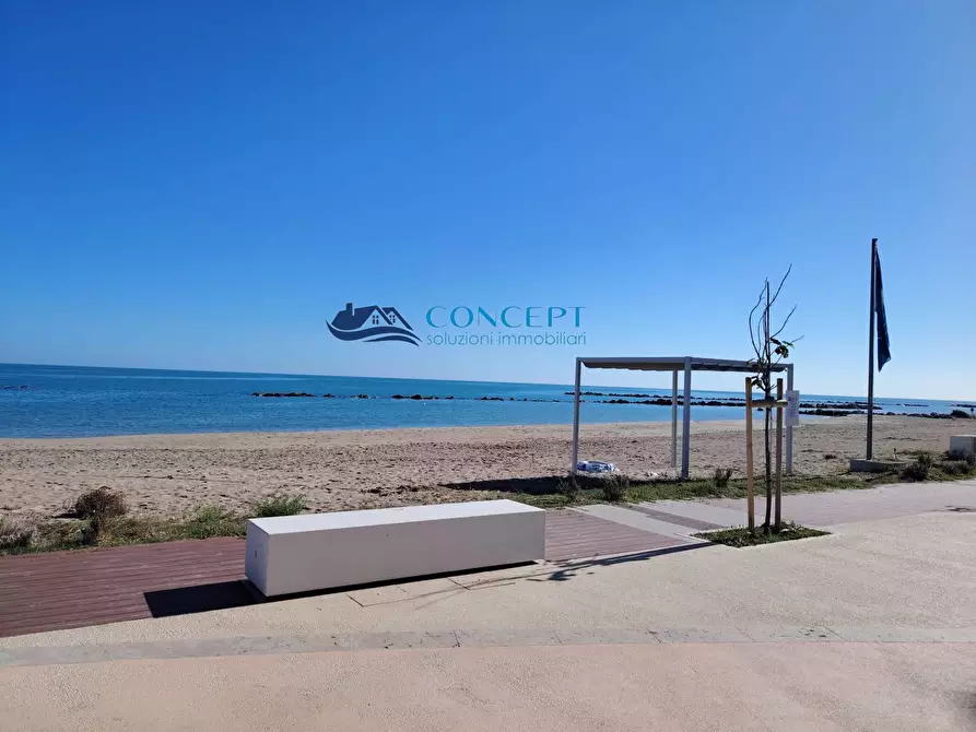 Immagine 12 di Appartamento in vendita  in via Rodi snc a Martinsicuro