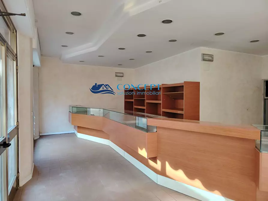 Immagine 1 di Locale commerciale in vendita  a Martinsicuro