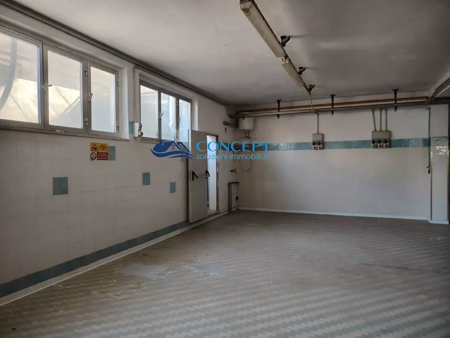 Immagine 3 di Locale commerciale in vendita  a Martinsicuro