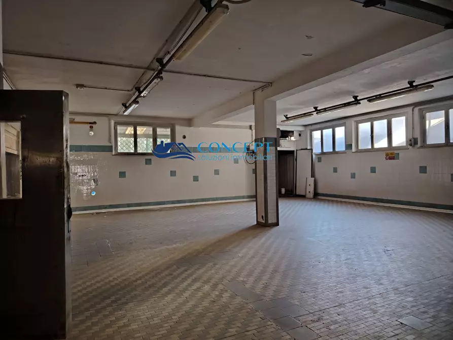 Immagine 4 di Locale commerciale in vendita  a Martinsicuro