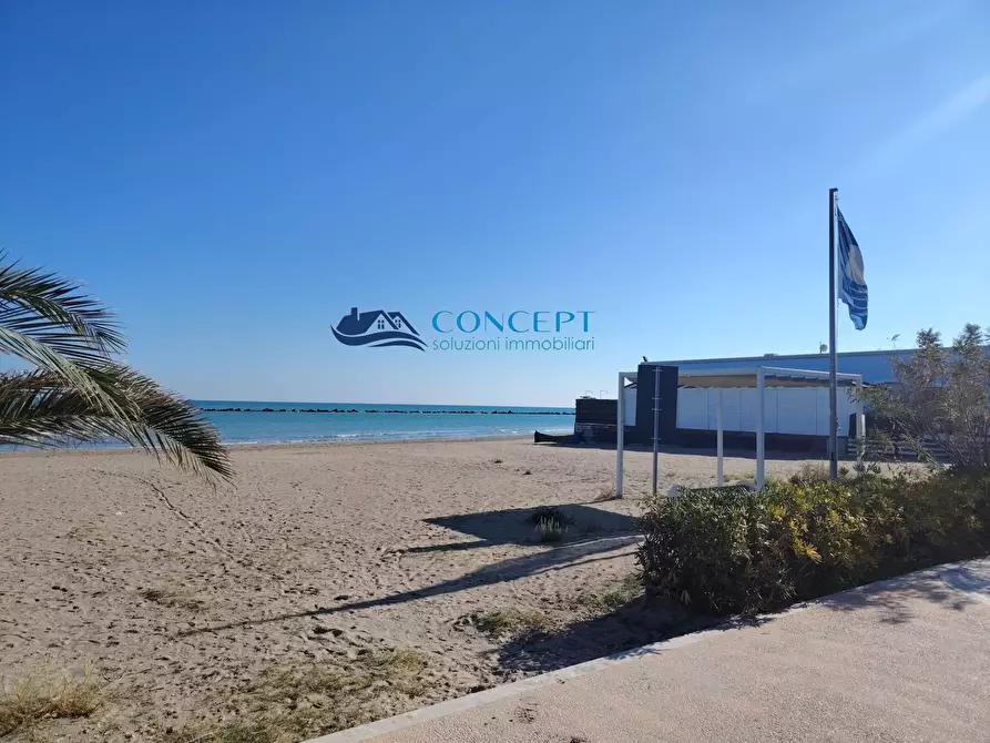 Immagine 2 di Appartamento in vendita  in Lungomare Italia snc a Martinsicuro